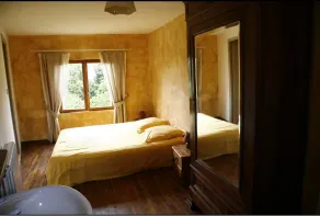 Renovated farmhouse, quiet location, unobstructed view, private pool - Image 5