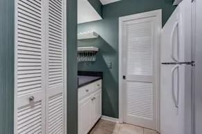 Pet Friendly | Beautifully Furnished 2nd Floor SailmakerTownhome | 2.5 Minute Walk to the Beach - Image 5
