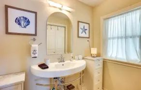 Family Friendly Lakefront Luxury, Private Water trampoline, arcade, BYOB boat - Image 2