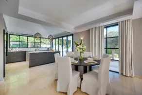 Ideal contemporary renovated villa for sophisticated travelers - Image 4