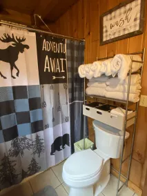 Private creek cabin with hot tub nestled in the foothills of Cheat mountain  - Image 4