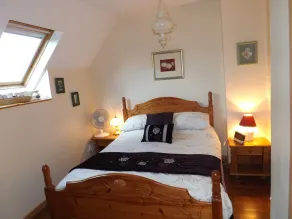 3 Bed Cottage - Sleeps 5 - Garden - Parking - Wifi - Image 2