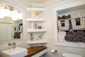 Sunny Home in the Heart of Fayetteville - Image 2