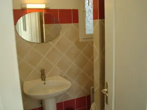 Landsted fuldt møbleret, i privat ejendom, stille. - Image 2