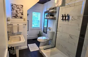 +Sunny+ Design Inspired, Modern, Lakeside,  Historic Beauty!! - Image 3