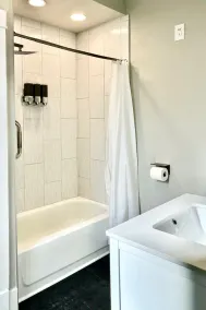 Hot tub, Quiet 3 Bedroom, Close to Downtown, WFH - Image 3