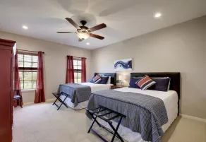 San Marcos River House I 2 Pickleball Courts I Sleeps 20+ l Hot Tub l 3 acres - Image 5