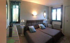 Charming, luminous house with private swimming pool and pleasure garden - Image 5
