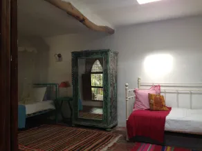 Fantastisk privat have og pool, rummelig villa beliggende omkring smuk gårdhave - Image 4