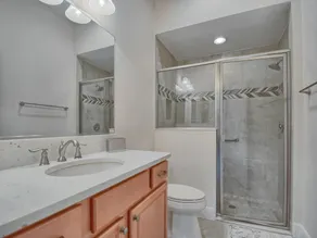 Designer Luxury: 3BR/2BA Oasis with Pool, Golf Cart, and More! - Image 4