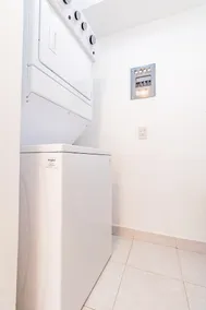 Beautiful 1BR Condo Perfect location @Santa Fe - Image 3