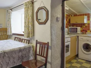 3 bedroom accommodation in Cynheidre, near Llanelli - Image 5