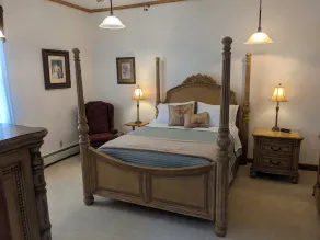 The Carriage House Inn Bed and Breakfast - Image 5