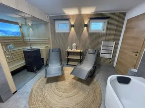 Chalet with sauna, hot tub - Image 4