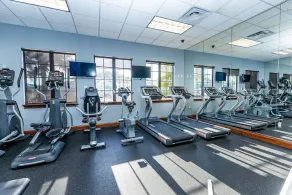 Contemporary 4 Bed 3 Bath Town Home With Upgrades, Private Pool i Close to Disney, Shopping - Image 2