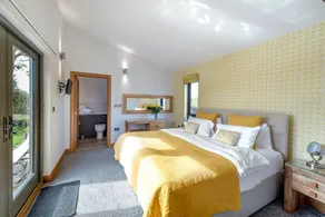 Private lodge with countryside views and Hot tub - Image 4