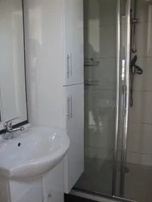 Chalet complet et luxueux pour 6 personnes dans un parc de vacances sur la côte avec WiFi gratuit - Image 2