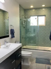 Orange est le nouveau noir - moderne avec piscine et foyer extérieur - Image 5