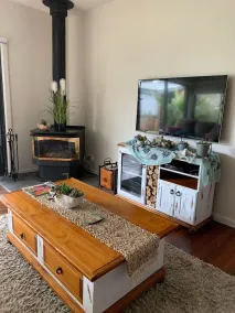 Deluxe house with spa and man cave - Image 2