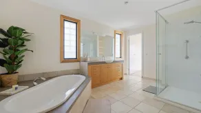 Bayside Oceanview Getaway - Image 3