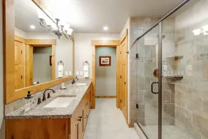 Elegant, dog-friendly retreat w/ shared pool & fireplace - near trails - Image 2