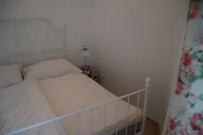 Lugnt läge med balkong och ändå i ett par minuter i centrum - Image 4
