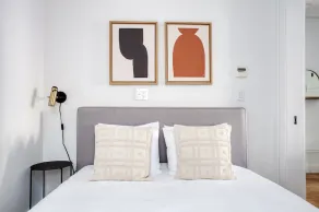 Gorgeous LES 2BR w/ W/D, walk to SoHo & Nolita, by Blueground - Image 5