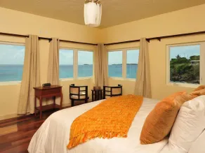Waterfront Luxury 3 Bedroom 3 Bathroom Penthouse Walking Distance To Cruz Bay - Image 4
