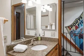 Homestead 1: Cozy 2BR in West Yellowstone, just 1 minute from Yellowstone Park! - Image 3
