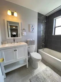 Welcome to this stylish and spacious luxury suite - Image 3
