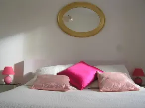 Charming Countryside Retreat with Heated Pool and Fireplace, Ideal for Nature Lovers! - Image 3
