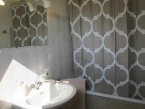 Nice T2 50 meters from the beach, terrace and private parking - Image 2