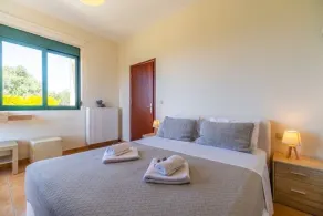 Holiday villa with private pool - Image 4