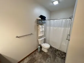 Duplex with A/C on quiet street close to dining, shopping, hospitals & mountains - Image 3