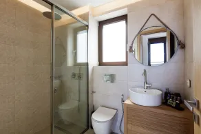 Offering Full Privacy, Heated Pool, Scenic sea Views and Great Location - Image 3