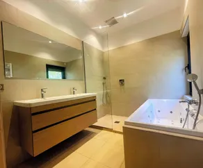 Villa Pour Vacances en Famille Avec spa de Nage sur la Côte Dazur - Image 3