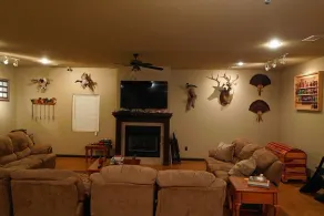 4800 sq ft Lodge that can accommodate up to 23 guests! - Image 4
