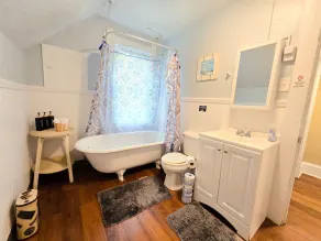 Cozy 2 BR, Sleeps 8, Near Beach and Downtown CLE! - Image 2