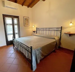 Casa Maggiorana A: A characteristic and welcoming cottage surrounded by the greenery, with Free WI-FI. - Image 3