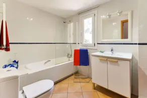 Strand hus med privat pool og have - Image 5