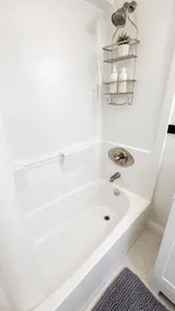 Cozy Private Retreat Near Downtown + Hospital - Image 5