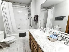 Super-Clean Large Rustic Cabin • Hot Tub • Sleeps 10 • Walk to JuneBug Venue - Image 3