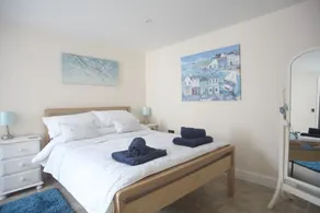 Luxurious Cornish Holiday let, 4 min stroll to Pentewan beach, village setting. - Image 5