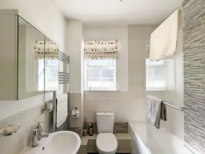 Emsdale House -  a flat that sleeps 4 guests  in 2 bedrooms - Image 2