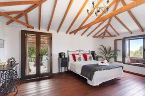 Vacation Home 'Rosalía' with Sea View, Terrace & Wi-Fi - Image 5