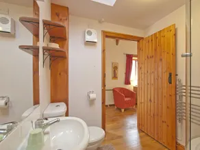 1 bedroom accommodation in Okehampton - Image 2