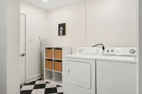 4BR for 10, Near Ark, High-Tech Kitchen, Parking! - Image 2