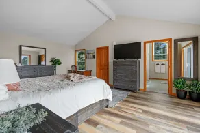 Renovated home w/ breathtaking views of the bay and new hot tub - Image 4