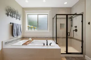 Luxurious Retreat in SW Portland with 7-Person Hot Tub – Sleeps 14 Comfortably! - Image 4