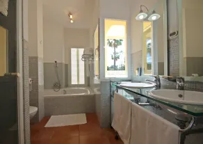 Casa Julieta - una grande villa di famiglia in Sotogrande soleggiata e sicura - Image 2
